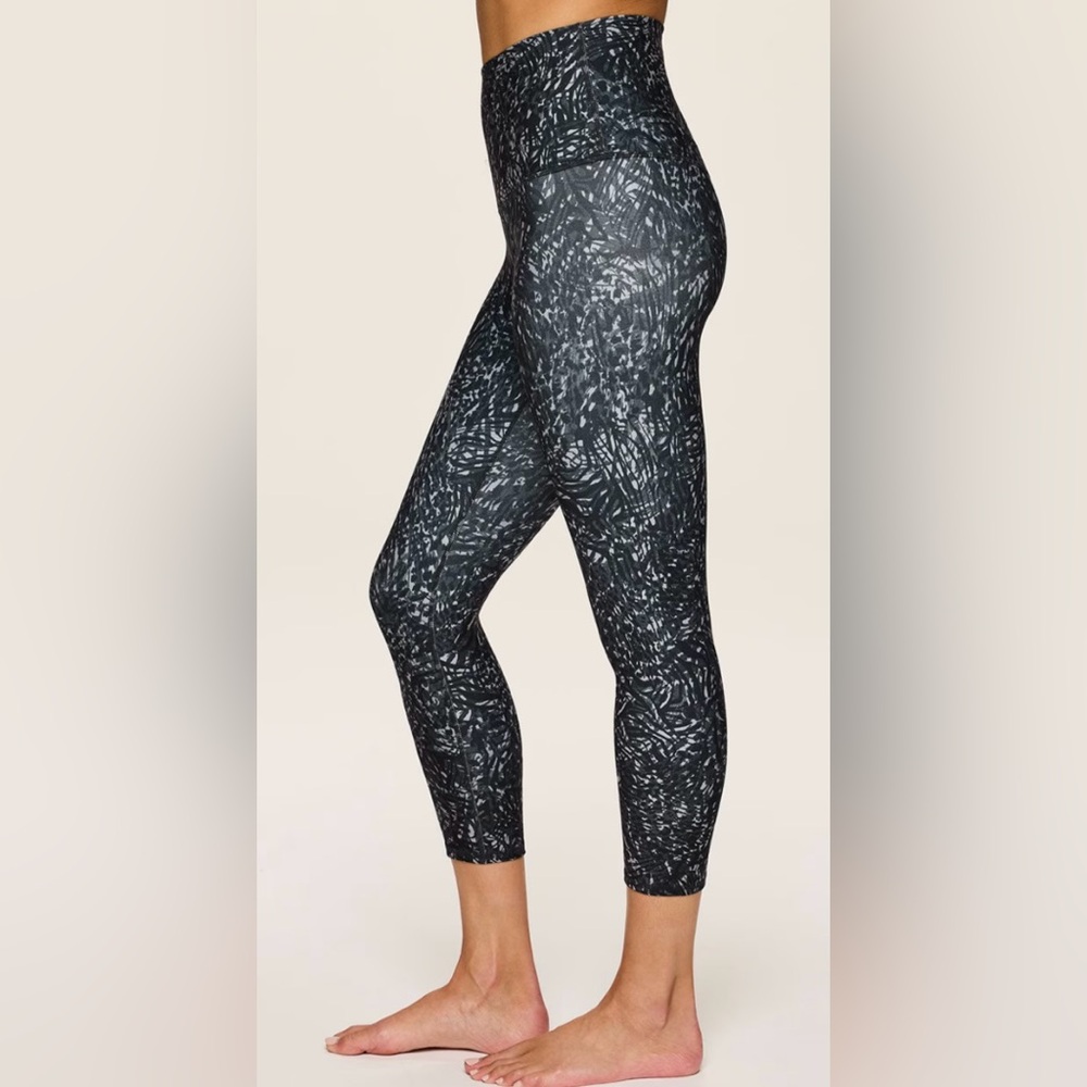 NWT RBX Printed Tech Flex Capri Leggings
